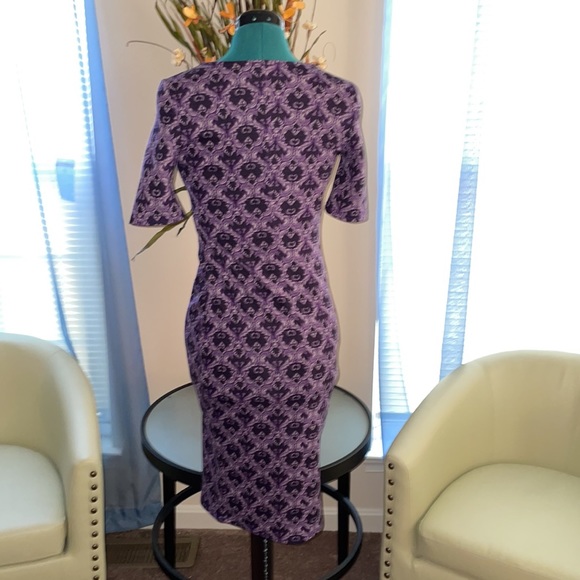 Purple & Gray Damask Print Short Sleeve Midi Dress - Picture 4 of 4